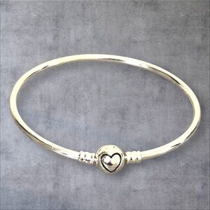 Silver plated bangle bracelet various size with round heart clasp